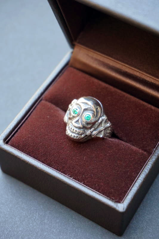 PEANUTS & Co. skull poison ring green