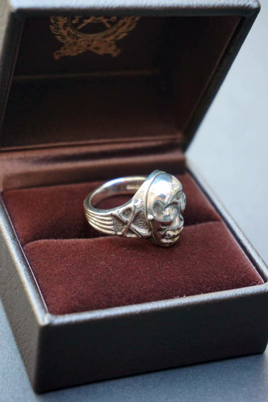 PEANUTS & Co. skull poison ring 