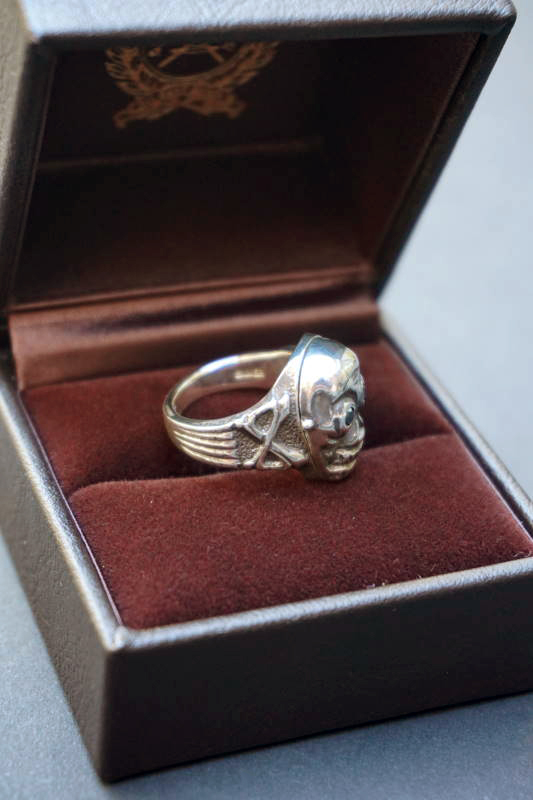 PEANUTS & Co. skull poison ring 
