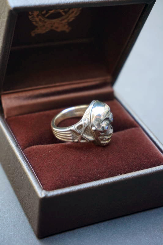 PEANUTS & Co. skull poison ring blue