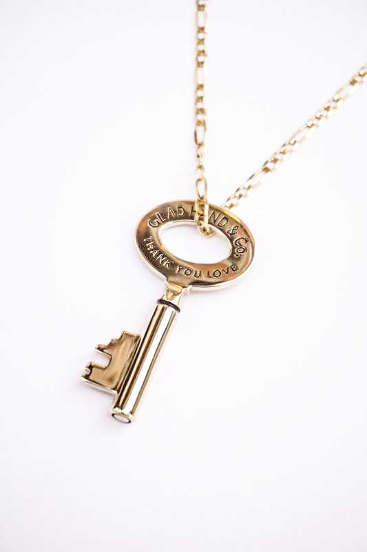 GLAD HAND JEWELRY KEY TOP & CHAIN 