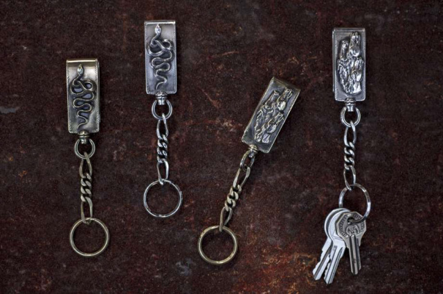 PEANUTS & Co. horse & snake clip type keychain silver