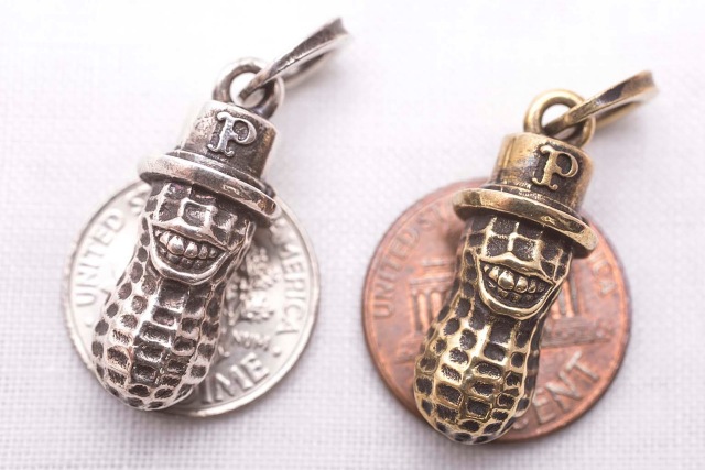 PEANUTS & Co. Medium Peanuts top Brass