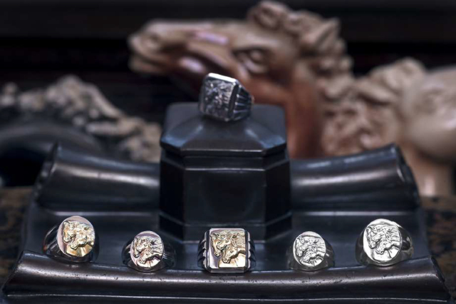 PEANUTS & Co. PHARAOHS HORSES RING oval L Silver×K10 Gold