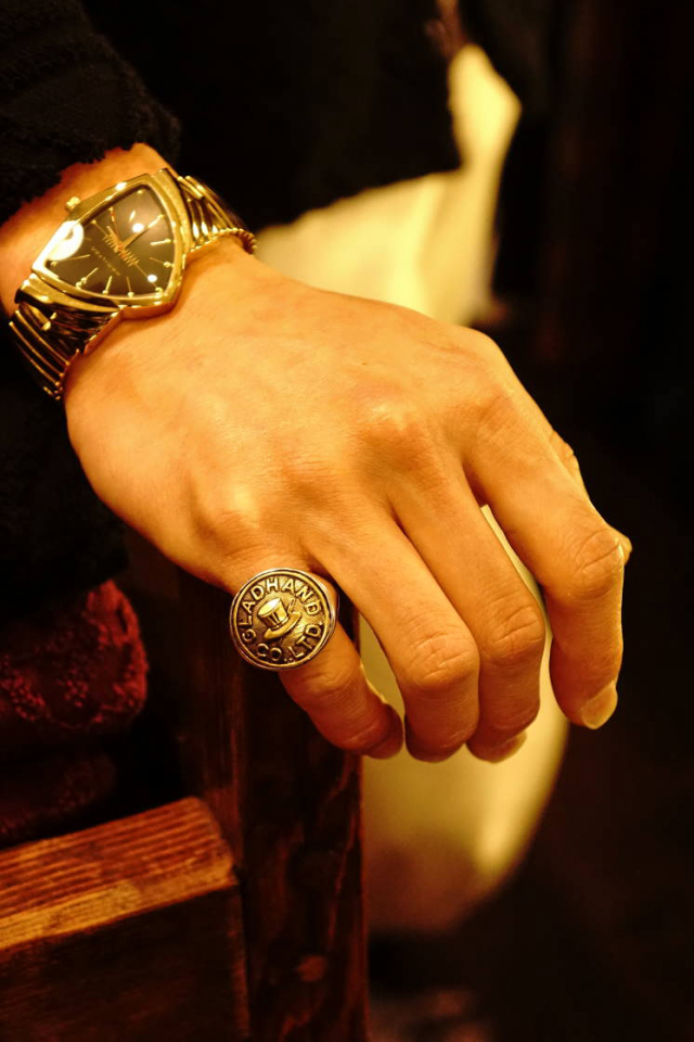 GLAD HAND BUTTON RING 