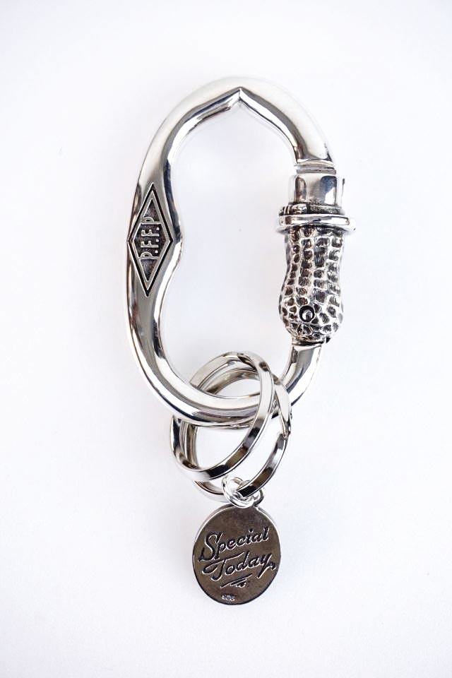 PEANUTS & Co. Peanuts Carabiner Silver