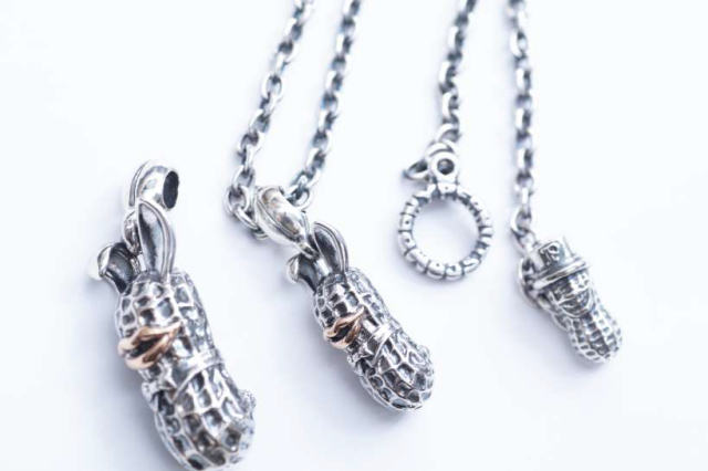 PEANUTS & Co. M BUNNY brass x copper + chain silver x brass