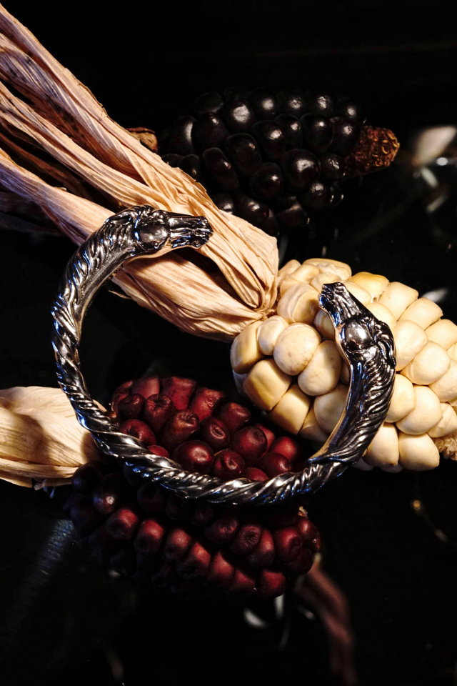 HORSE TWIST BANGLE (S.M.L SIZE) | Peanuts&Co